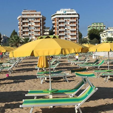 Appartamento Fronte Mare Римини Экстерьер фото