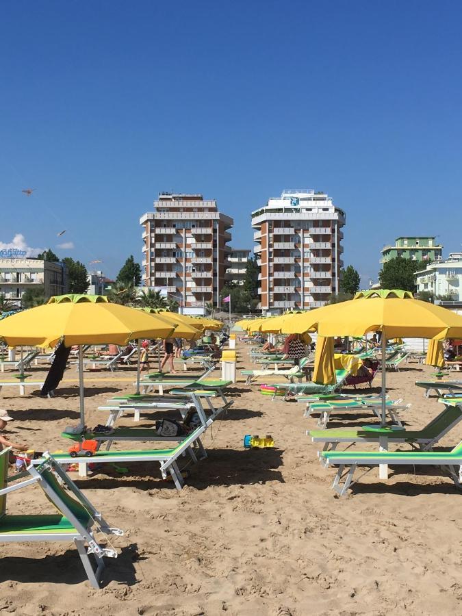 Appartamento Fronte Mare Римини Экстерьер фото