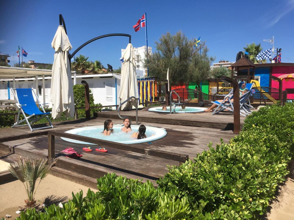 Appartamento Fronte Mare Римини Экстерьер фото