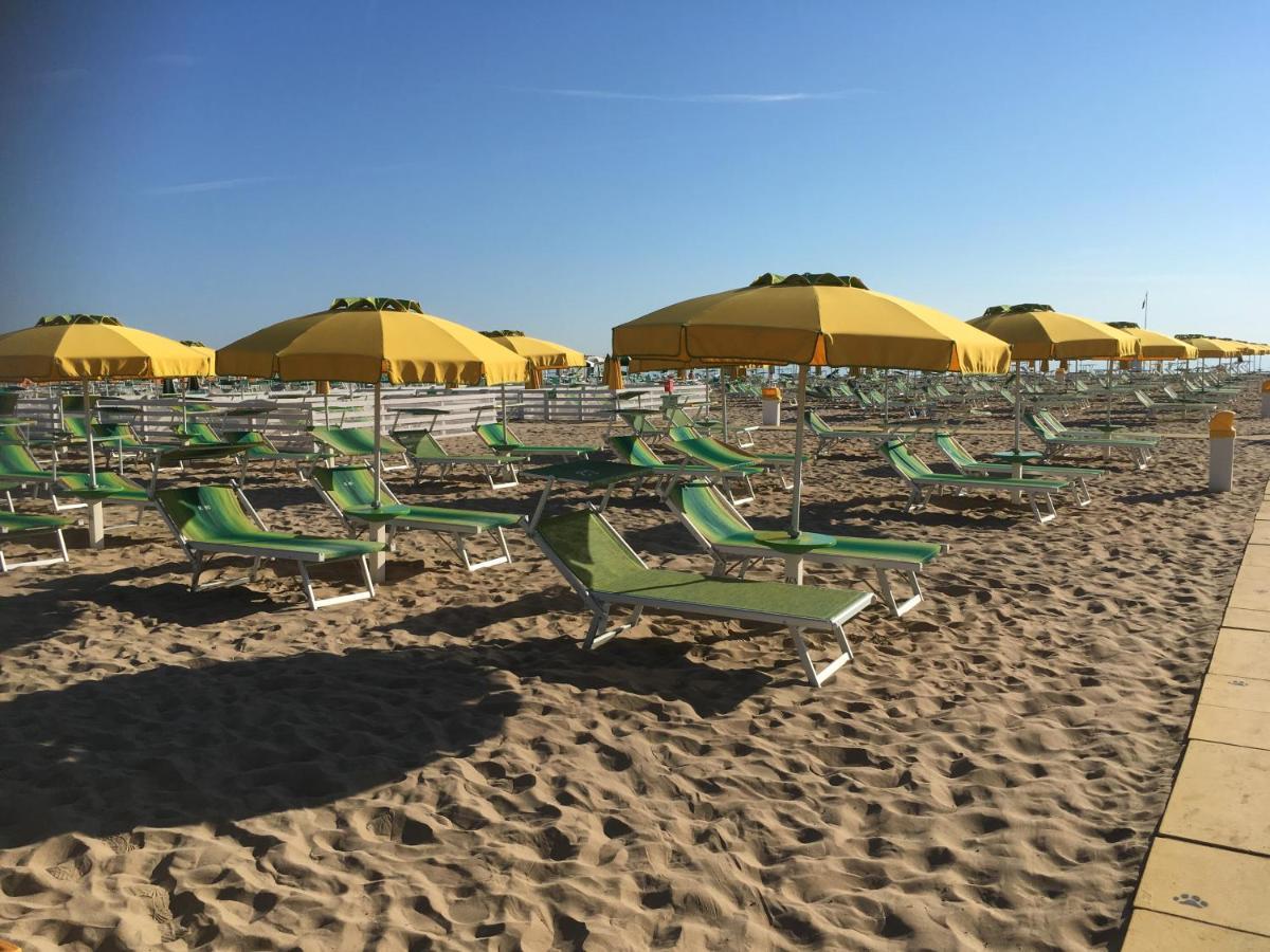 Appartamento Fronte Mare Римини Экстерьер фото