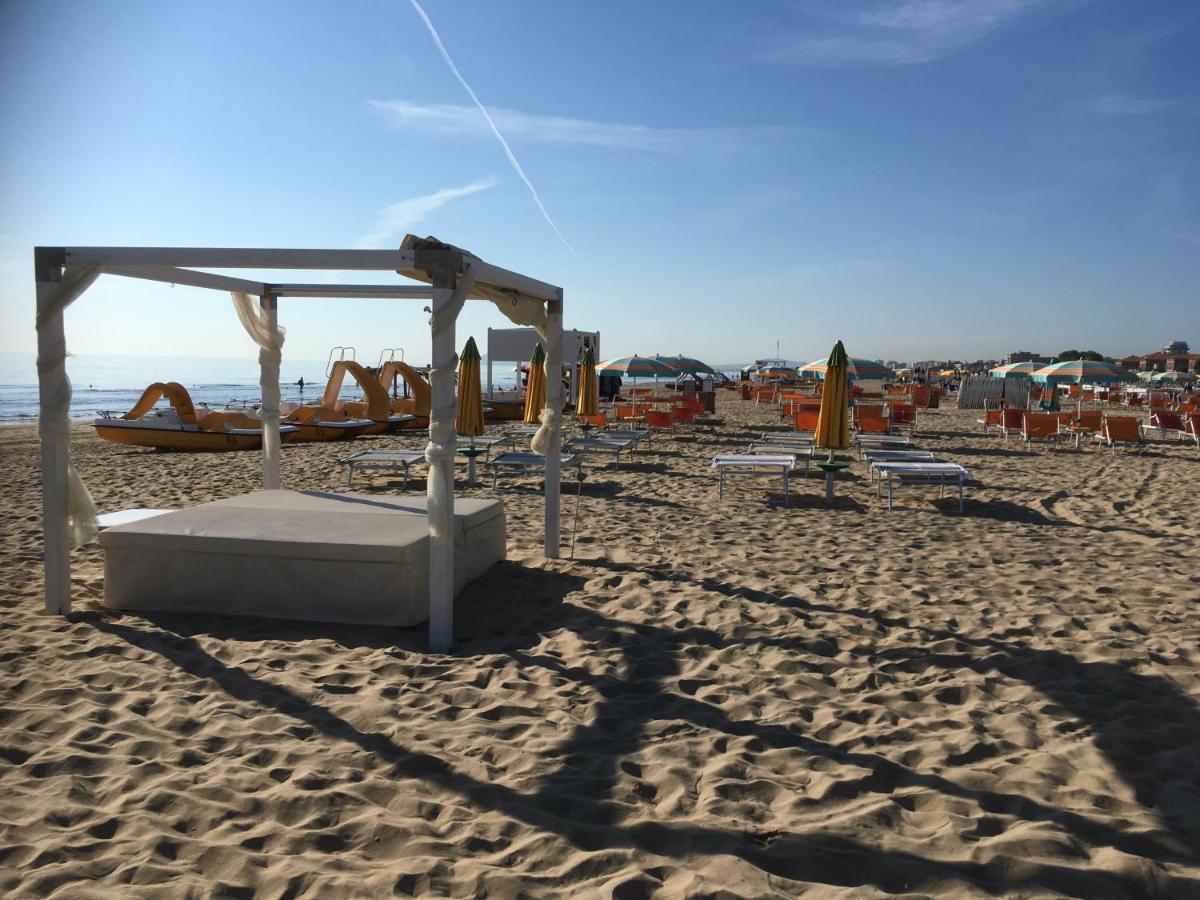 Appartamento Fronte Mare Римини Экстерьер фото
