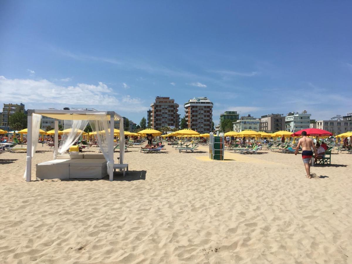 Appartamento Fronte Mare Римини Экстерьер фото