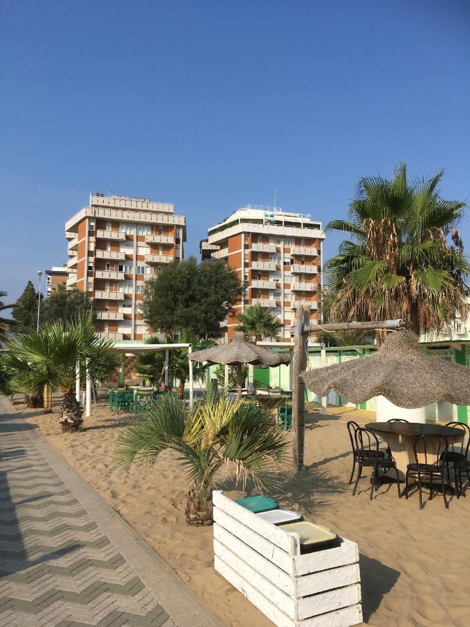 Appartamento Fronte Mare Римини Экстерьер фото