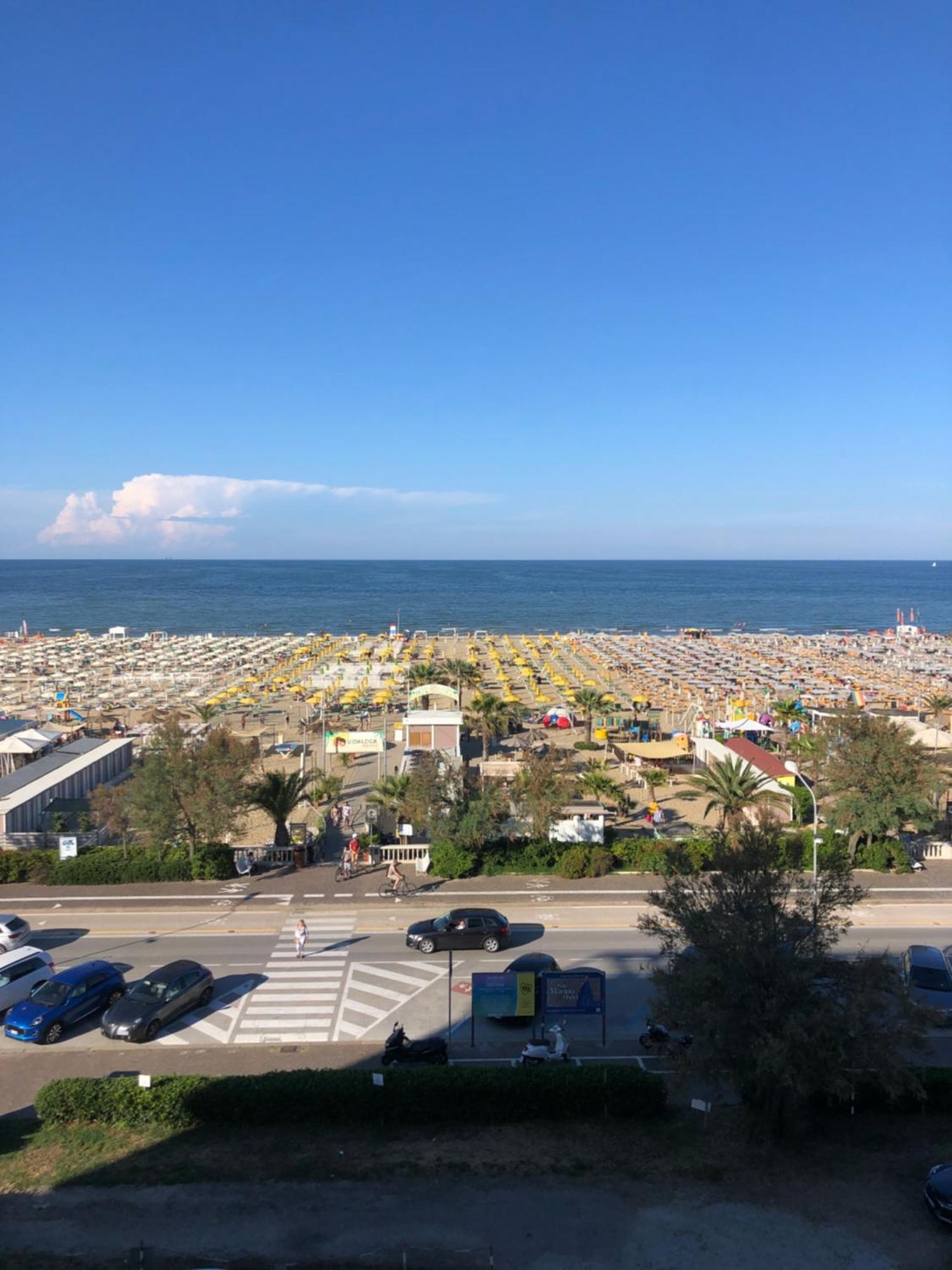 Appartamento Fronte Mare Римини Экстерьер фото