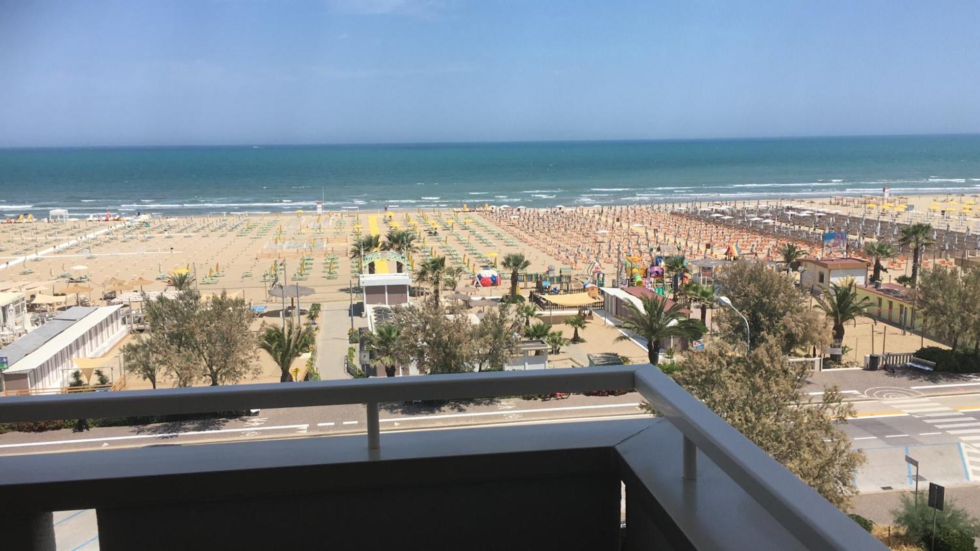Appartamento Fronte Mare Римини Экстерьер фото